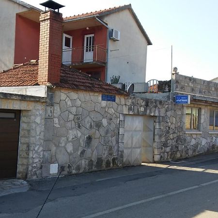 Apartments Srhoj Stari Grad  Pokoj fotografie