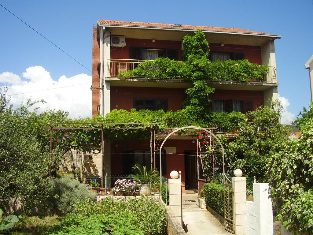 Apartments Srhoj Stari Grad  Exteriér fotografie