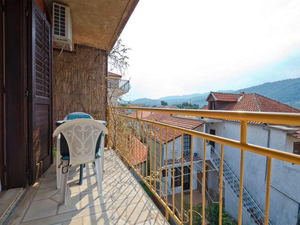Apartments Srhoj Stari Grad  Exteriér fotografie