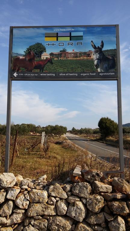 Apartments Srhoj Stari Grad  Exteriér fotografie